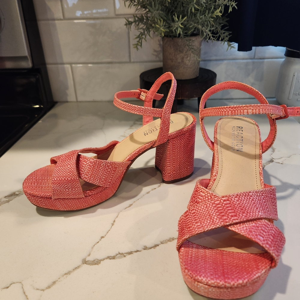 Kenneth Cole Reaction Reeva Pink Platform Sandals